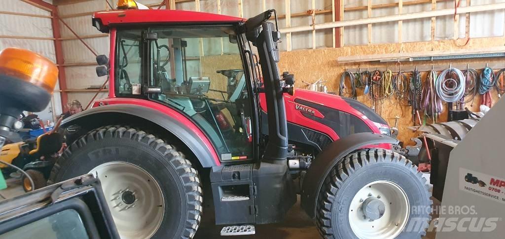Valtra G125 Active 트랙터