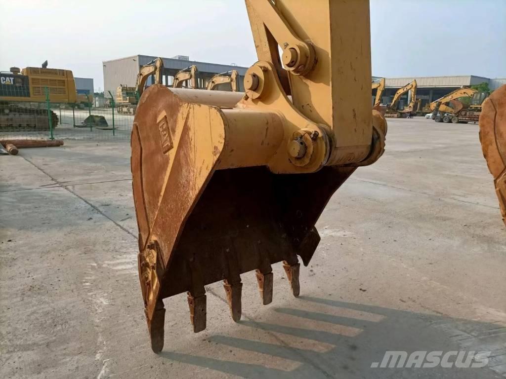 CAT 320 GC 대형 굴삭기 29톤 이상