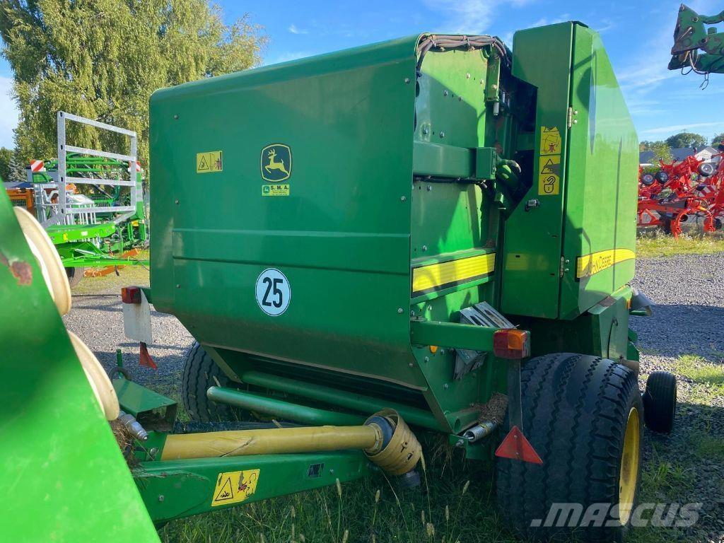 John Deere 568 원형 곤포기