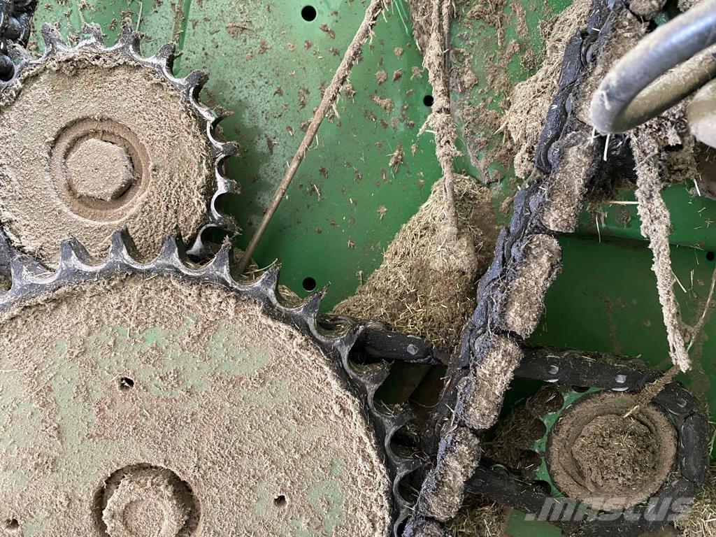 John Deere 568 원형 곤포기