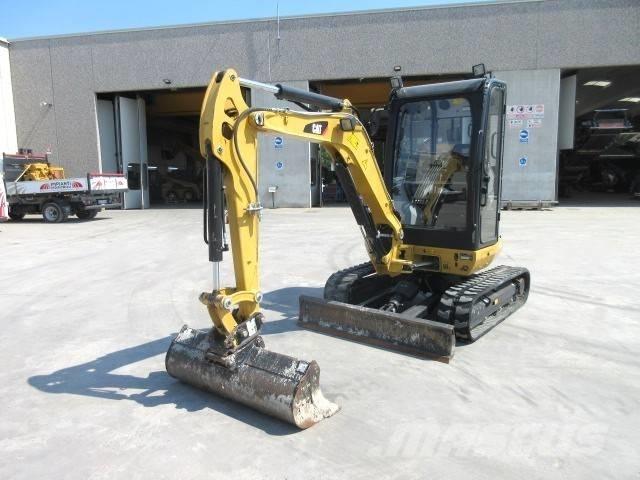 CAT 302.7 D CR 소형 굴삭기 7톤 미만