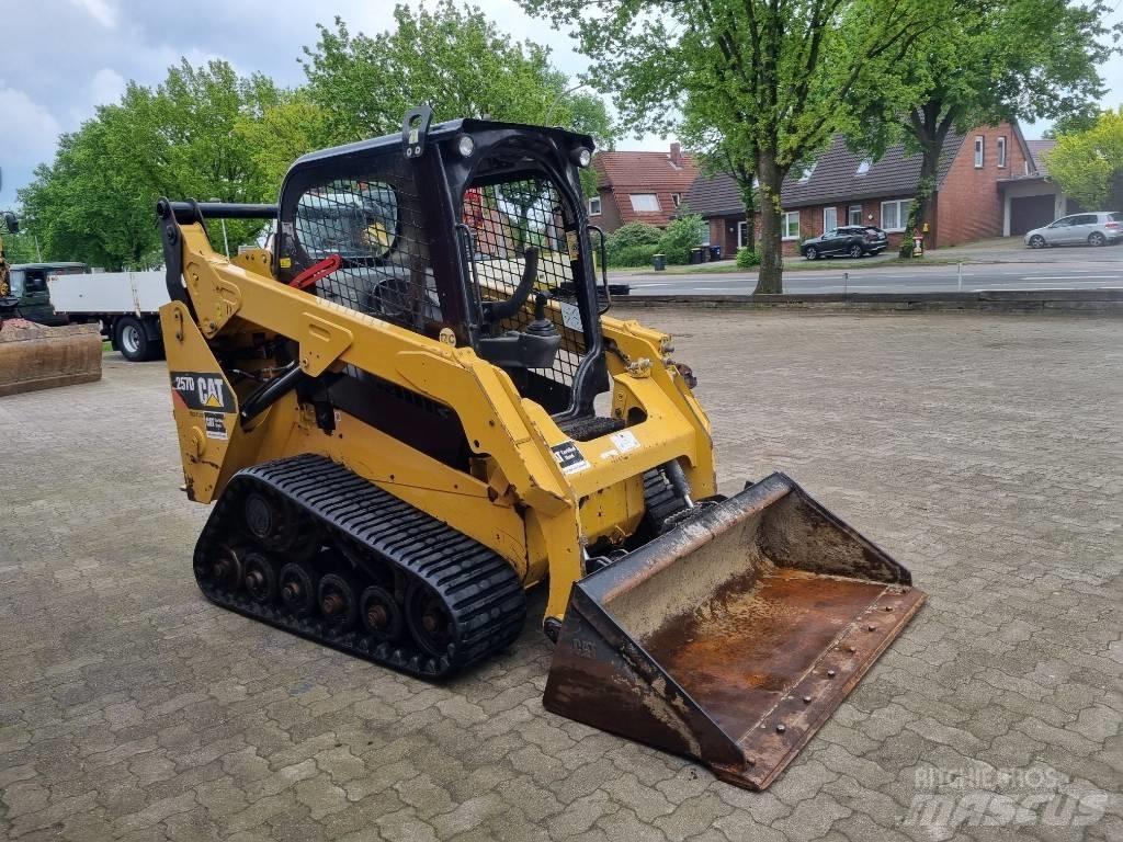 CAT 257 D  스키드로더