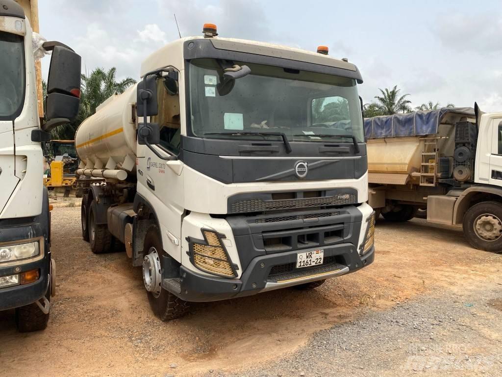 Volvo FMX 400 탱커 트럭
