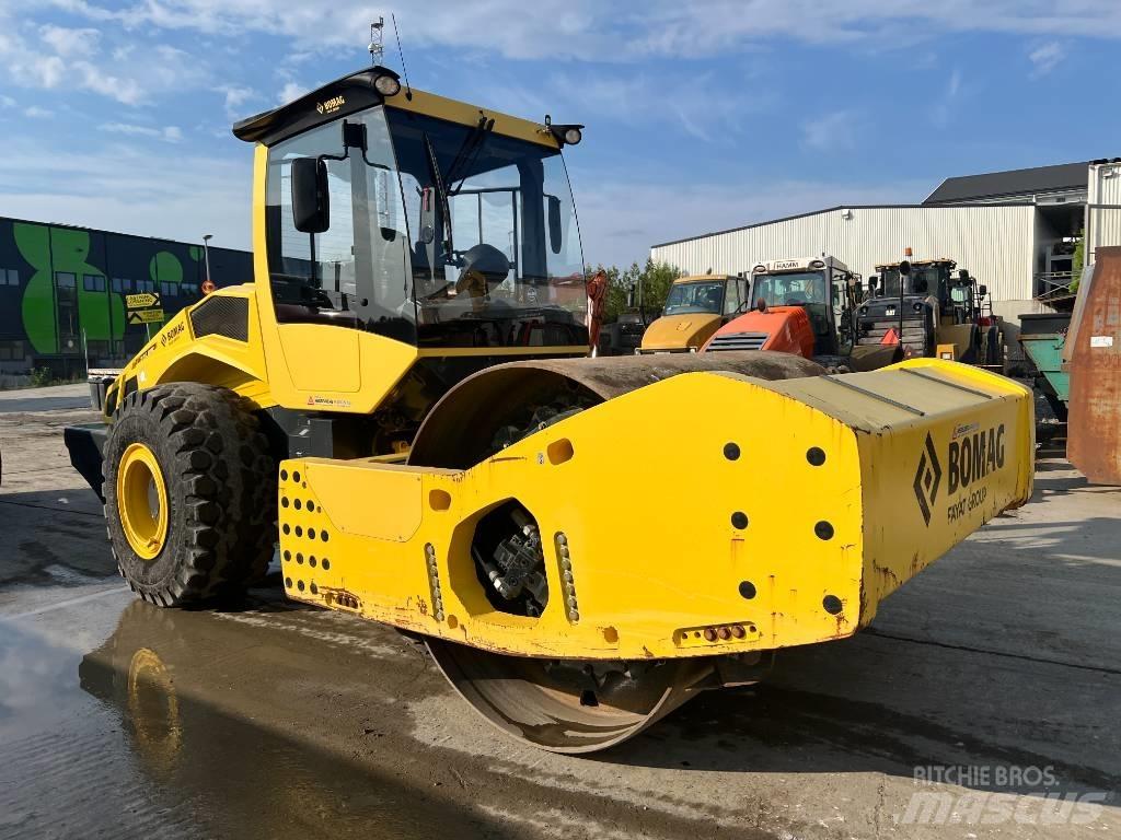 Bomag BW 226 BVC-5 싱글 드럼 롤러