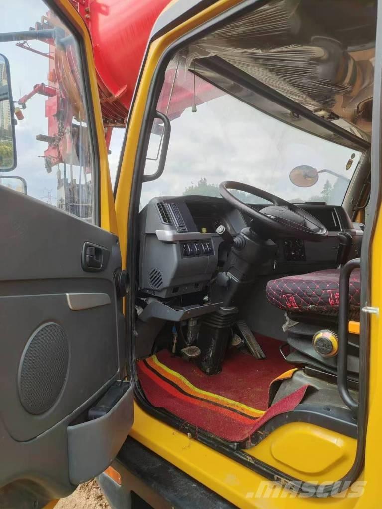 Sany STC1300C8 A/T 크레인