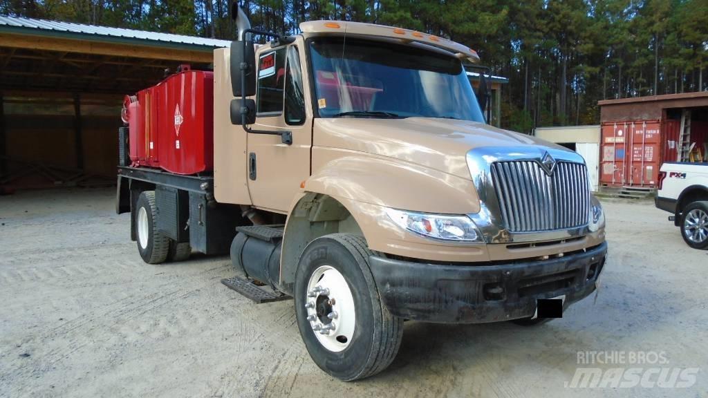 International 8500 탱커 트럭