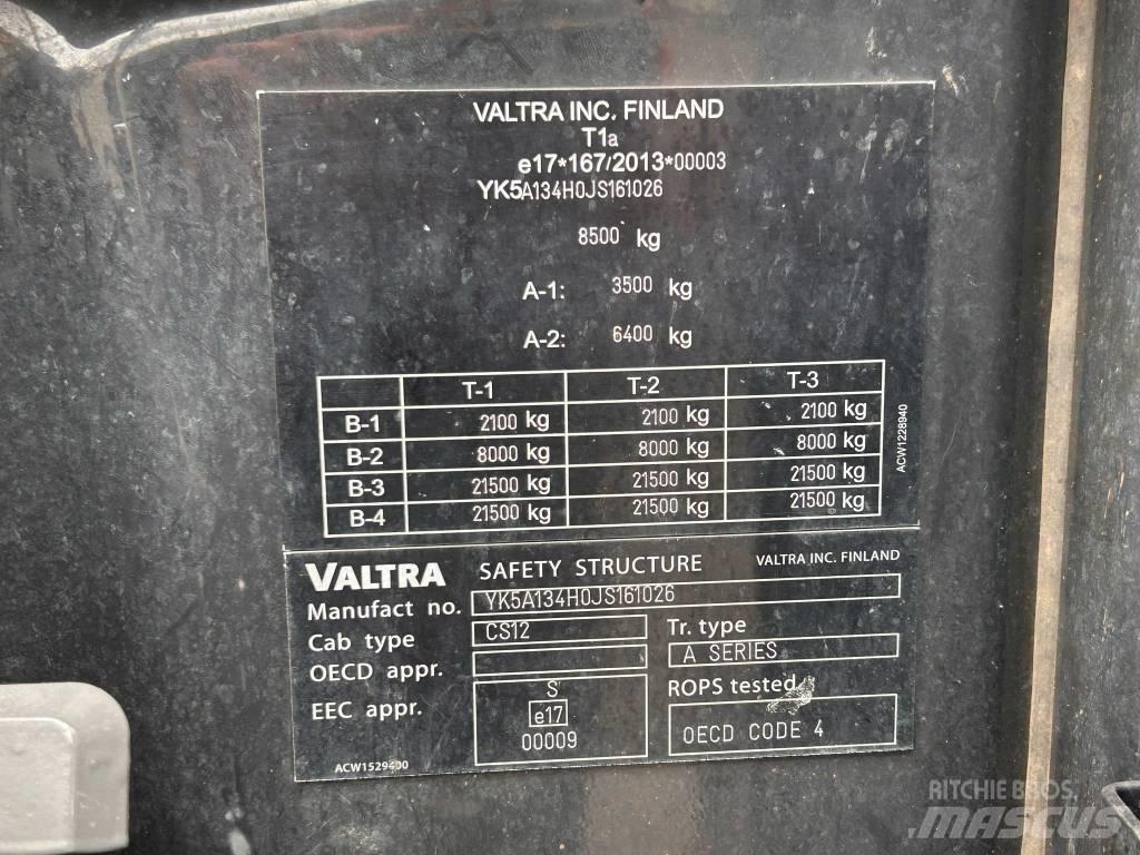 Valtra A 134 트랙터