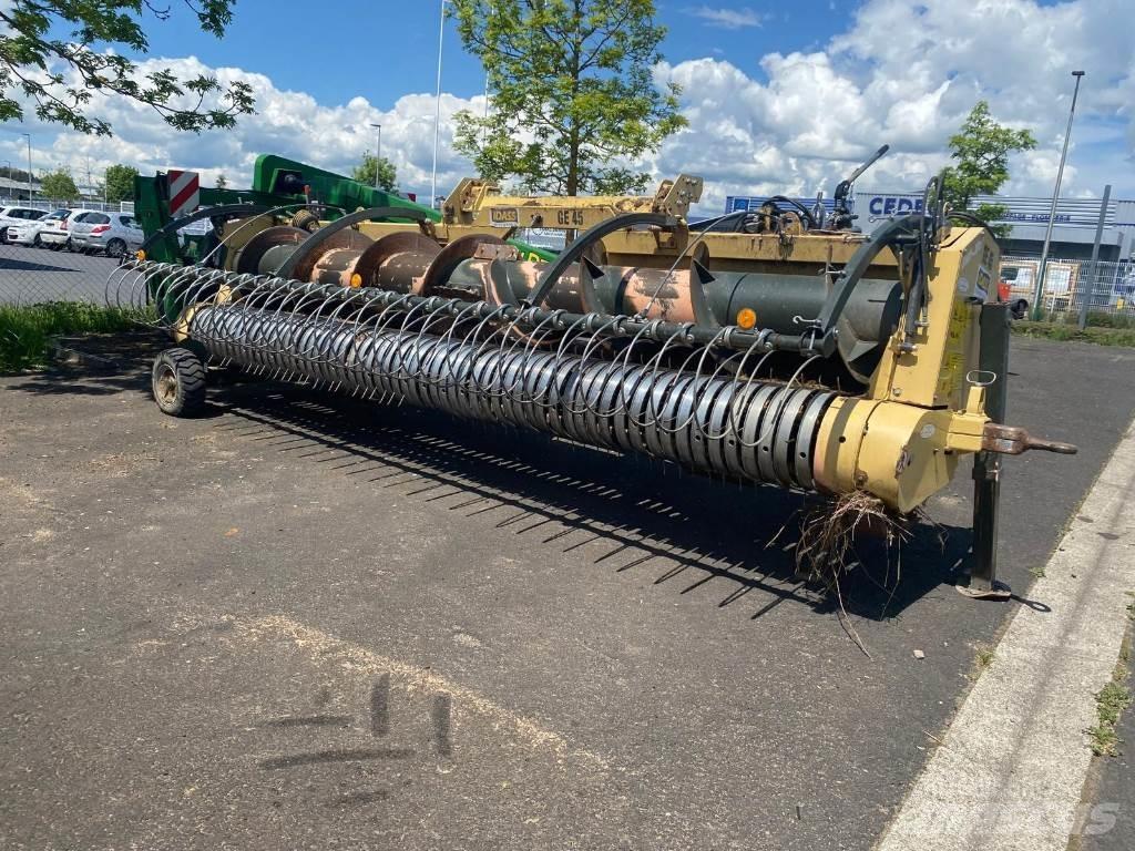 John Deere 8200 목초 수확기