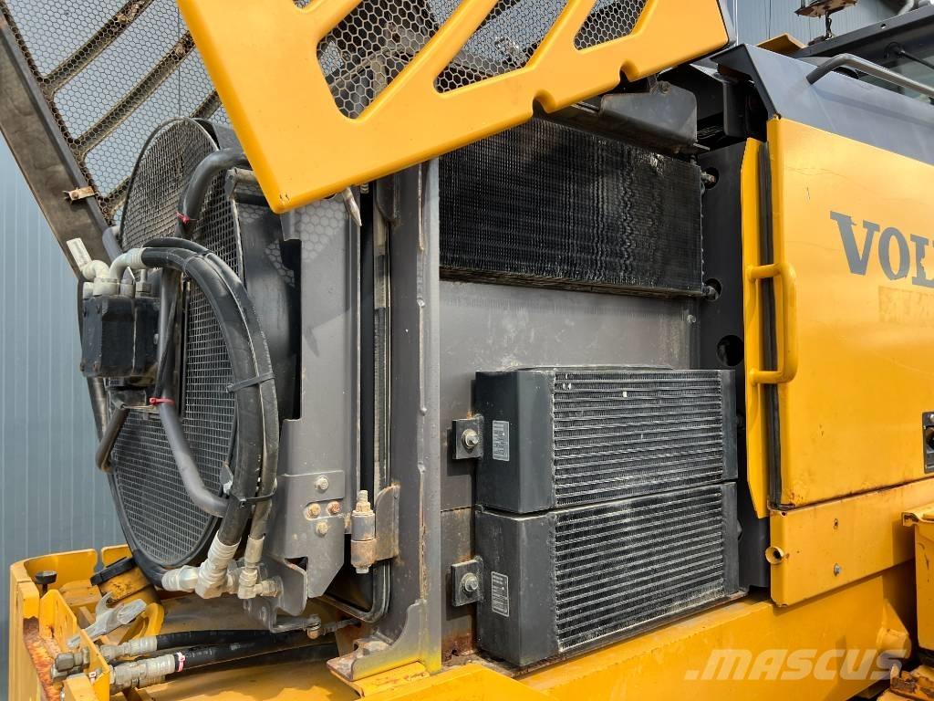 Volvo G970 그레이더