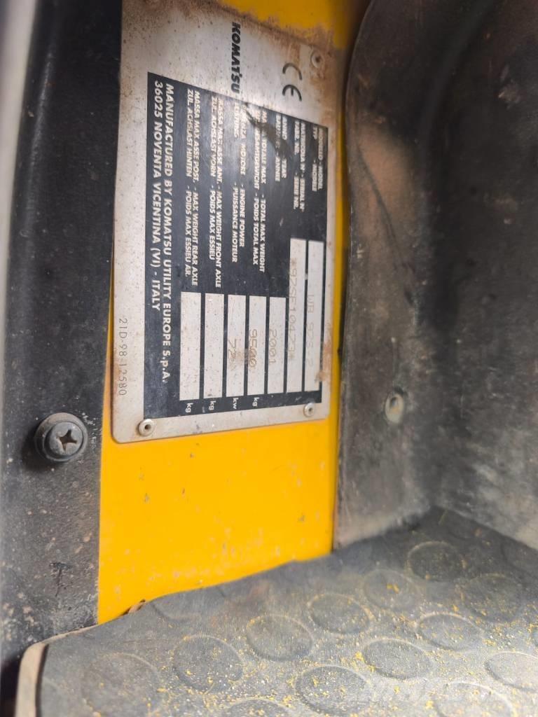 Komatsu WB 97 S-2 백호로더