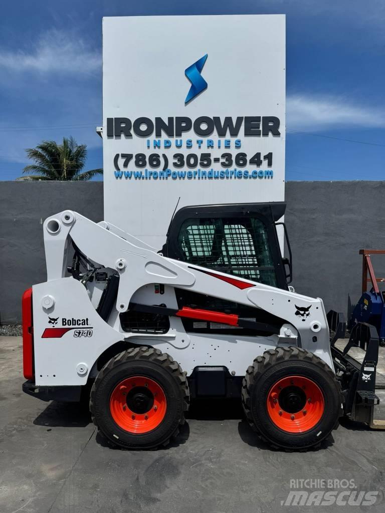Bobcat S 740  스키드로더