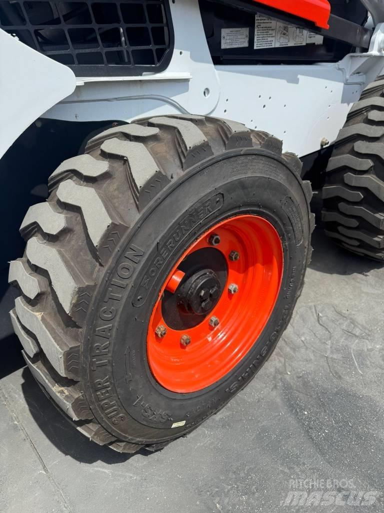 Bobcat S 740  스키드로더