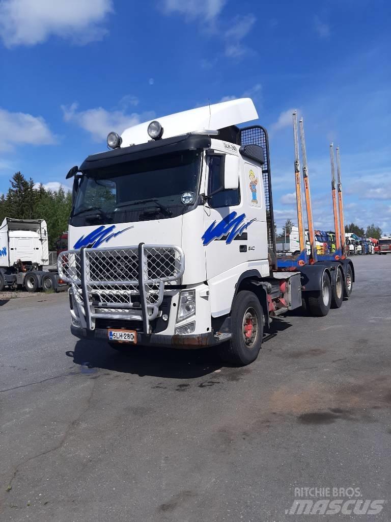 Volvo FH 13 목재 트럭