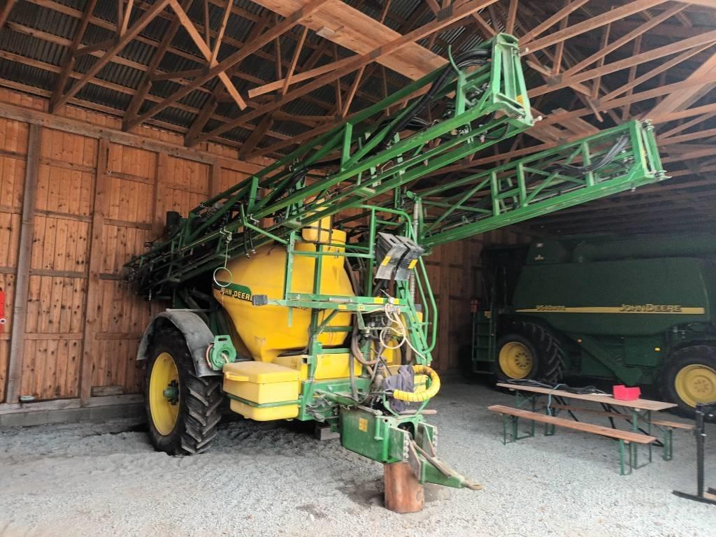 John Deere 840 견인형 분무기