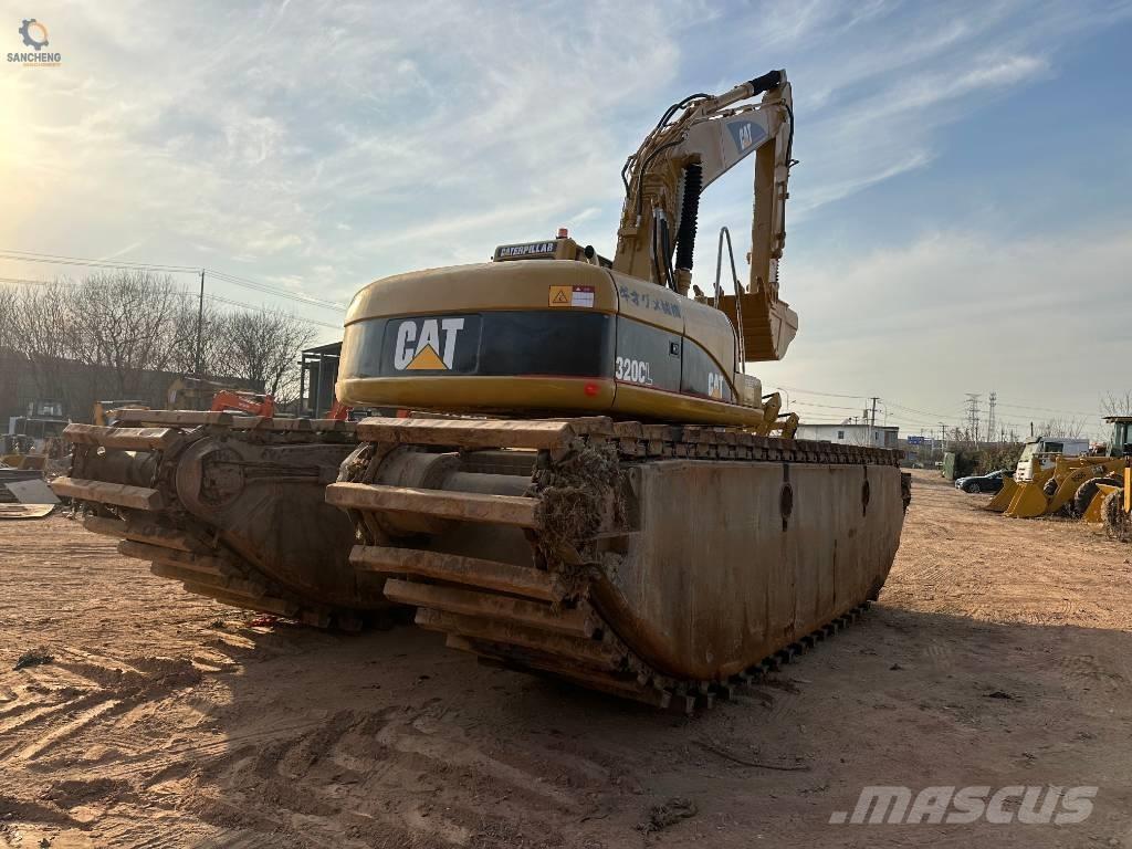 CAT 320CL 수륙양용 굴삭기