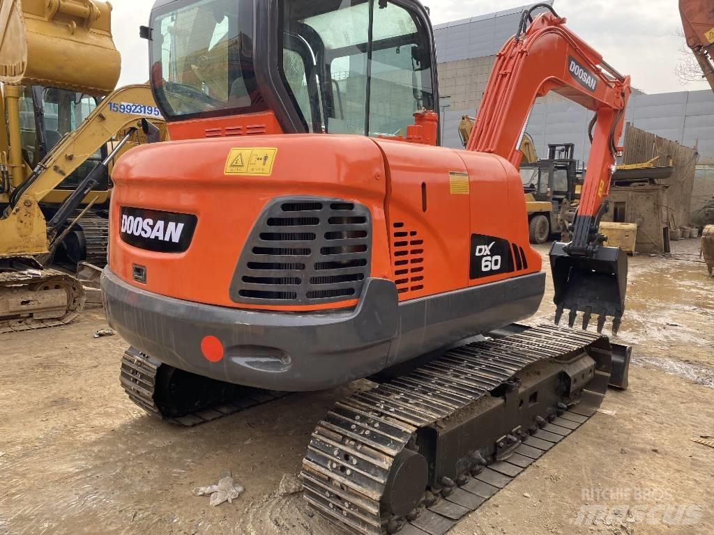 Doosan DX 60 대형 굴삭기 29톤 이상