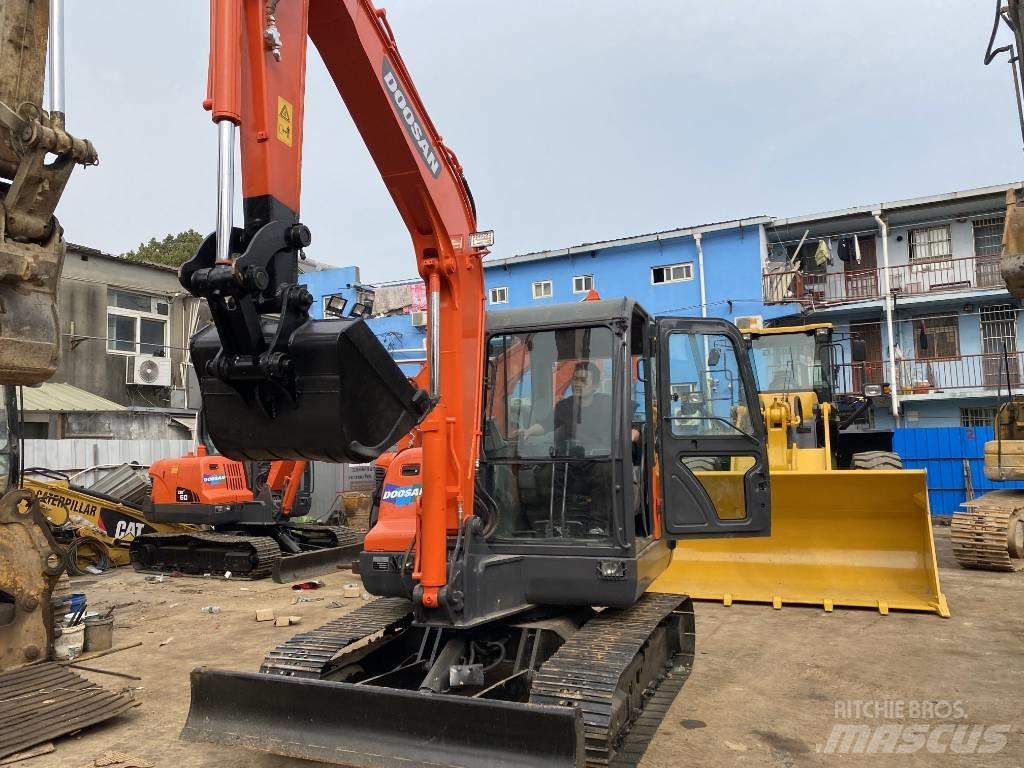 Doosan DX 60 대형 굴삭기 29톤 이상