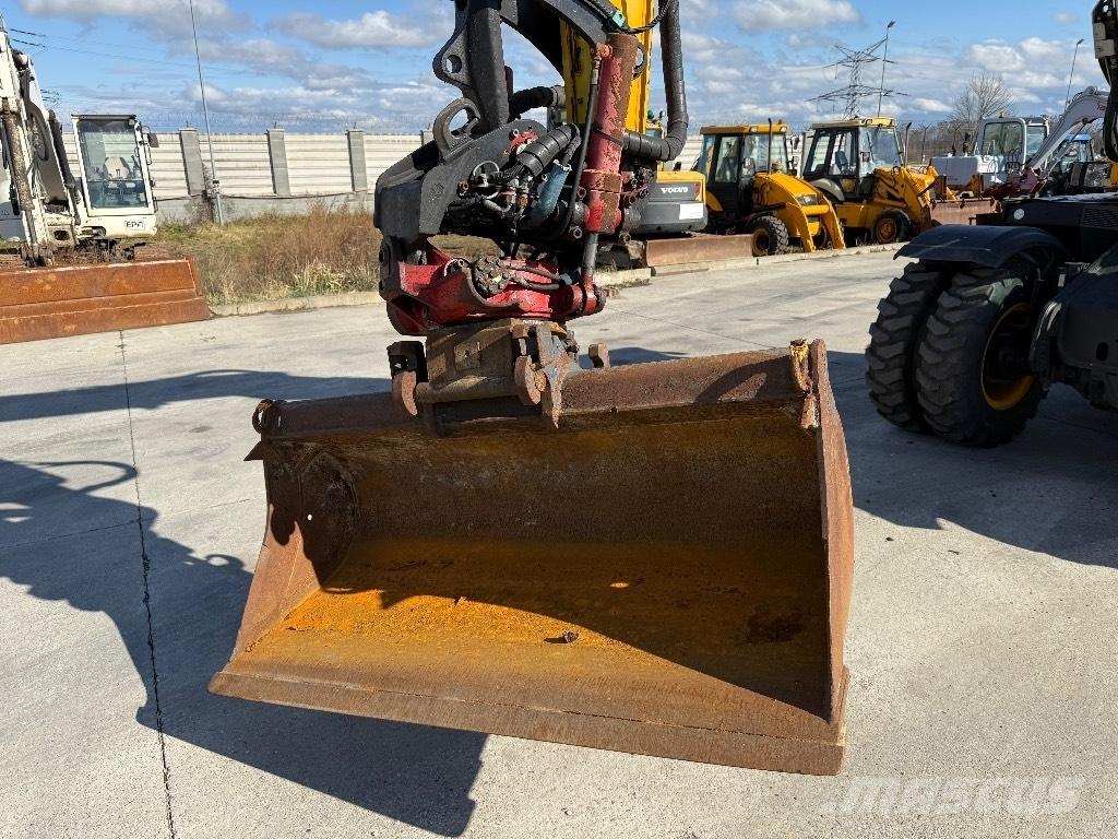 JCB Hydradig  휠 굴삭기
