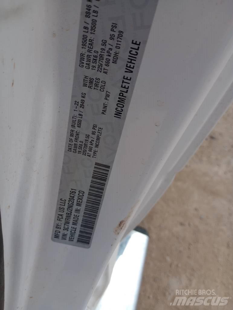 RAM 5500 플랫베드/드롭사이드 트럭