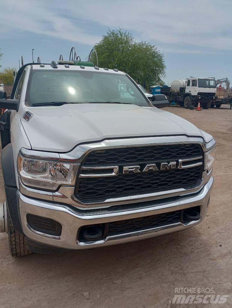 RAM 5500 플랫베드/드롭사이드 트럭