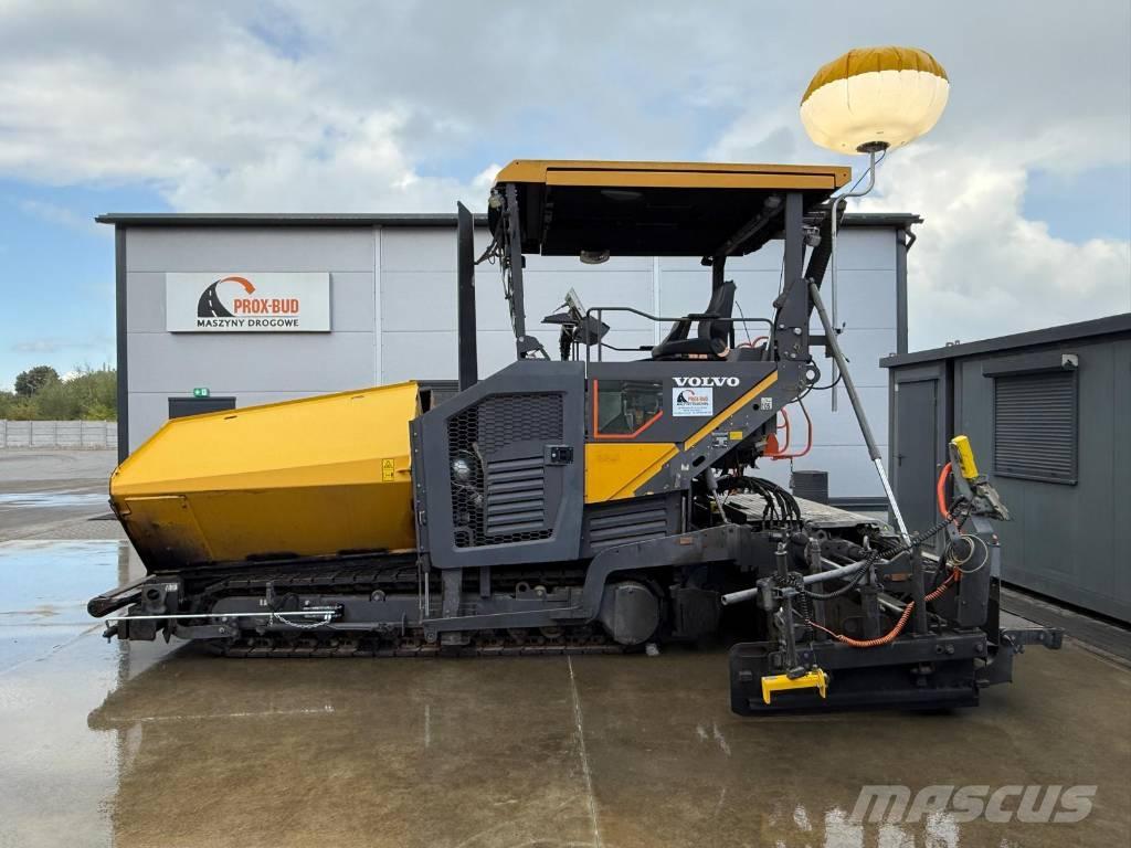 Volvo P 7820 D 아스팔트 포장장비