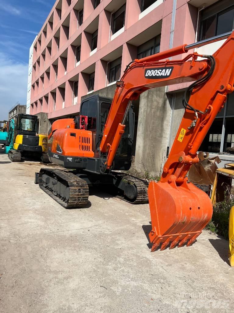 Doosan DX60 소형 굴삭기 7톤 미만