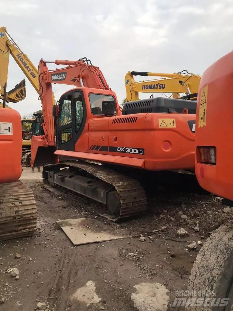 Doosan dx300 대형 굴삭기 29톤 이상