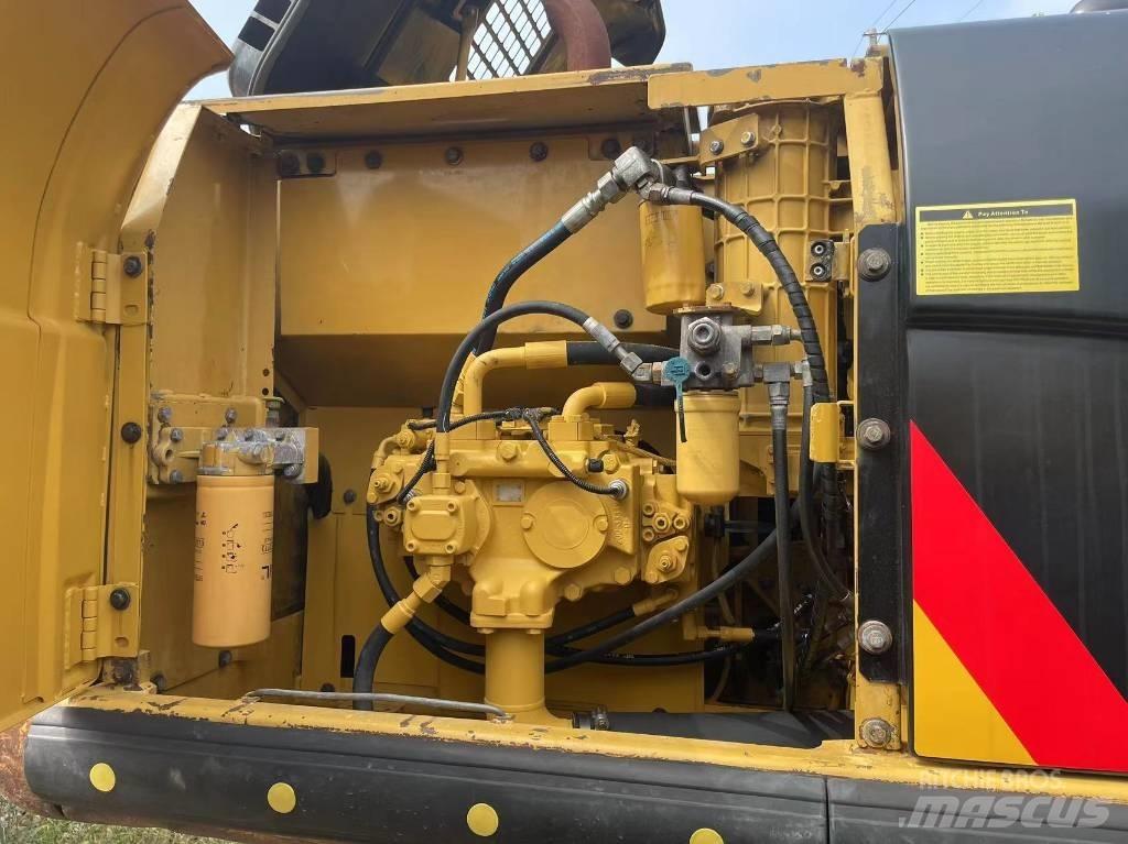 CAT 320 D 대형 굴삭기 29톤 이상