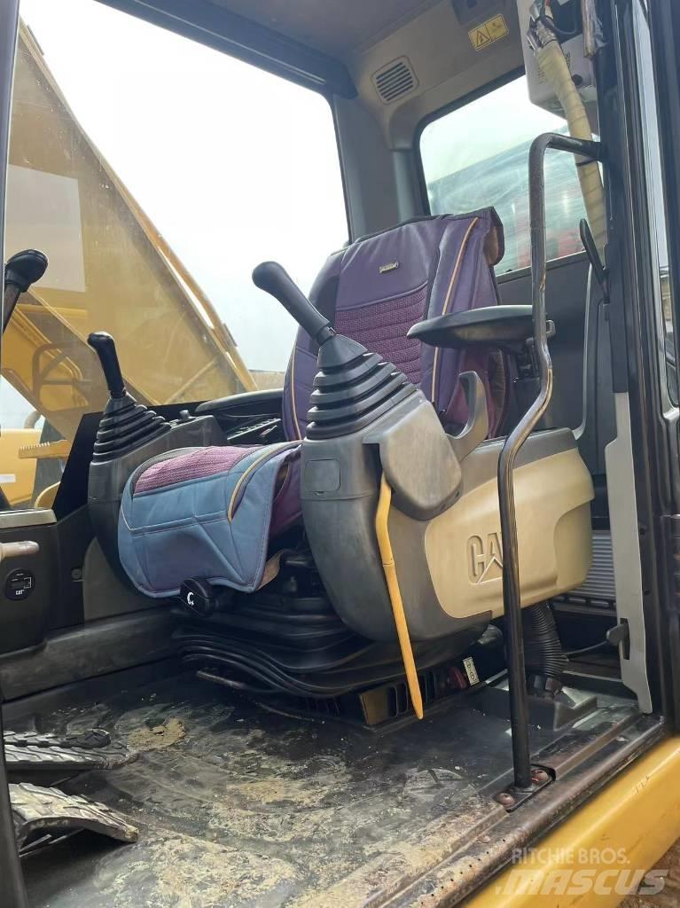 CAT 320 D 대형 굴삭기 29톤 이상