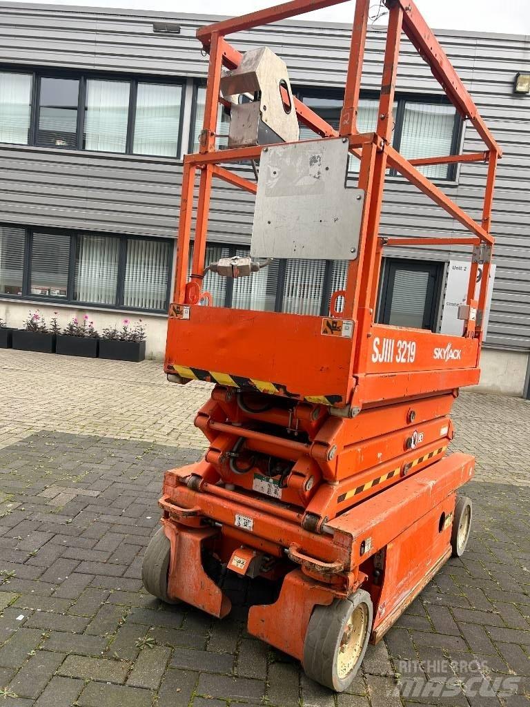 SkyJack SJ III 3219 가위형 리프트
