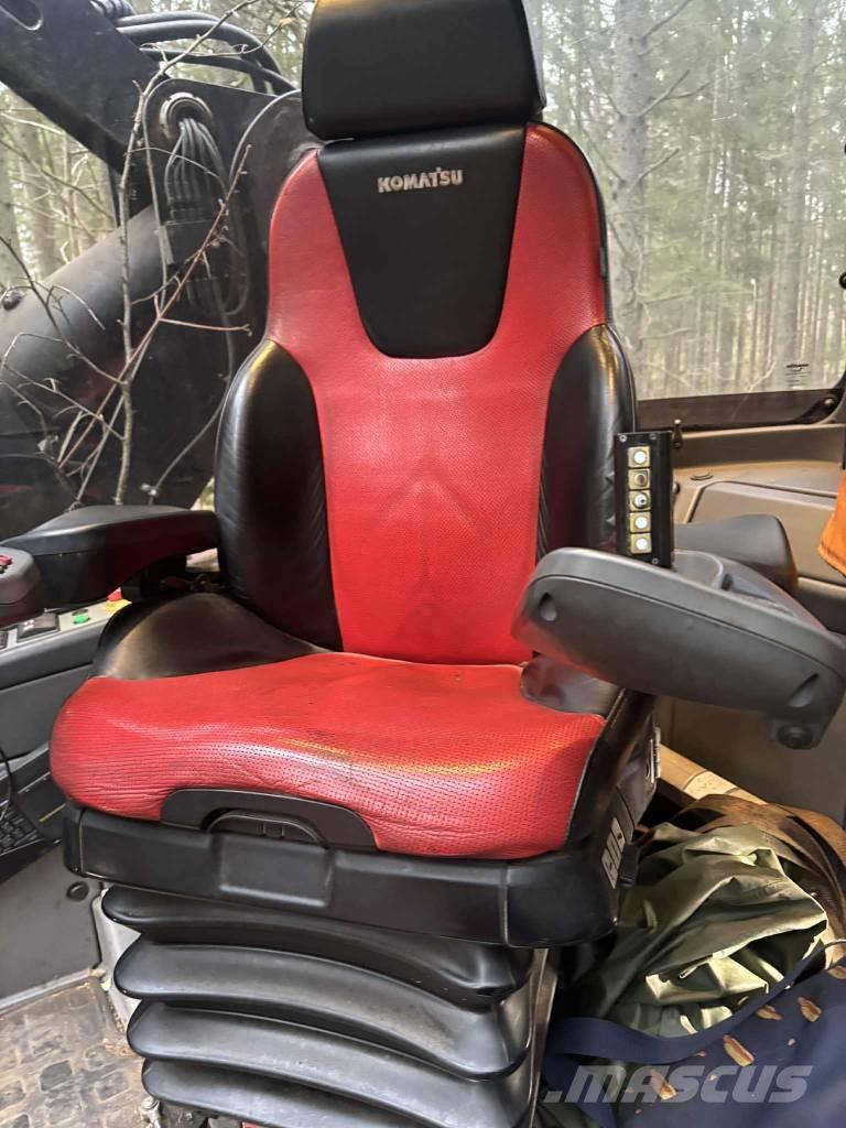 Komatsu 951 원목 하베스터