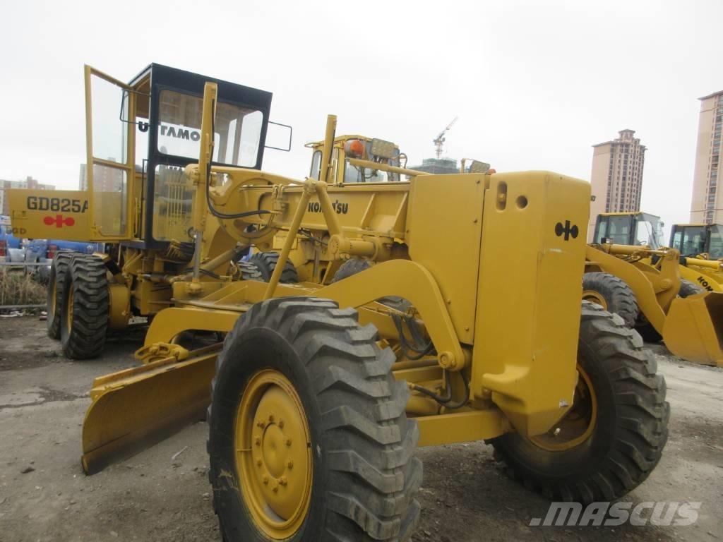 Komatsu GD 623 그레이더