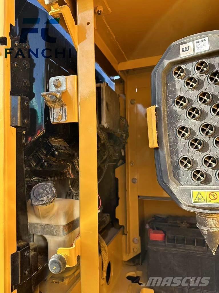 CAT 320 GC 대형 굴삭기 29톤 이상