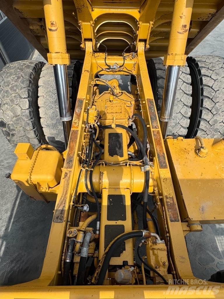 CAT 775 E 초대형 덤프 트럭