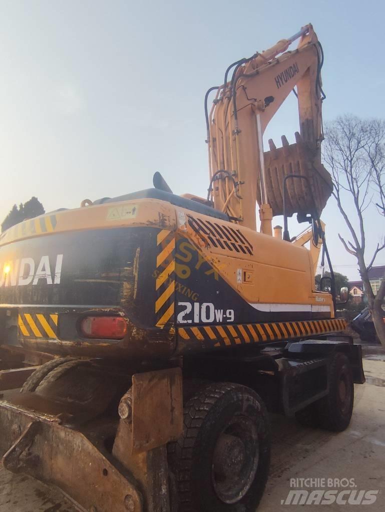 Hyundai 210W-9  휠 굴삭기