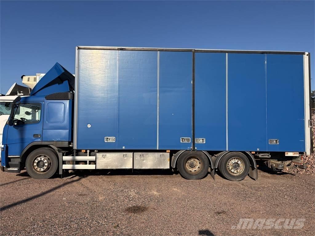 Volvo FM330 6x2 탑차 트럭