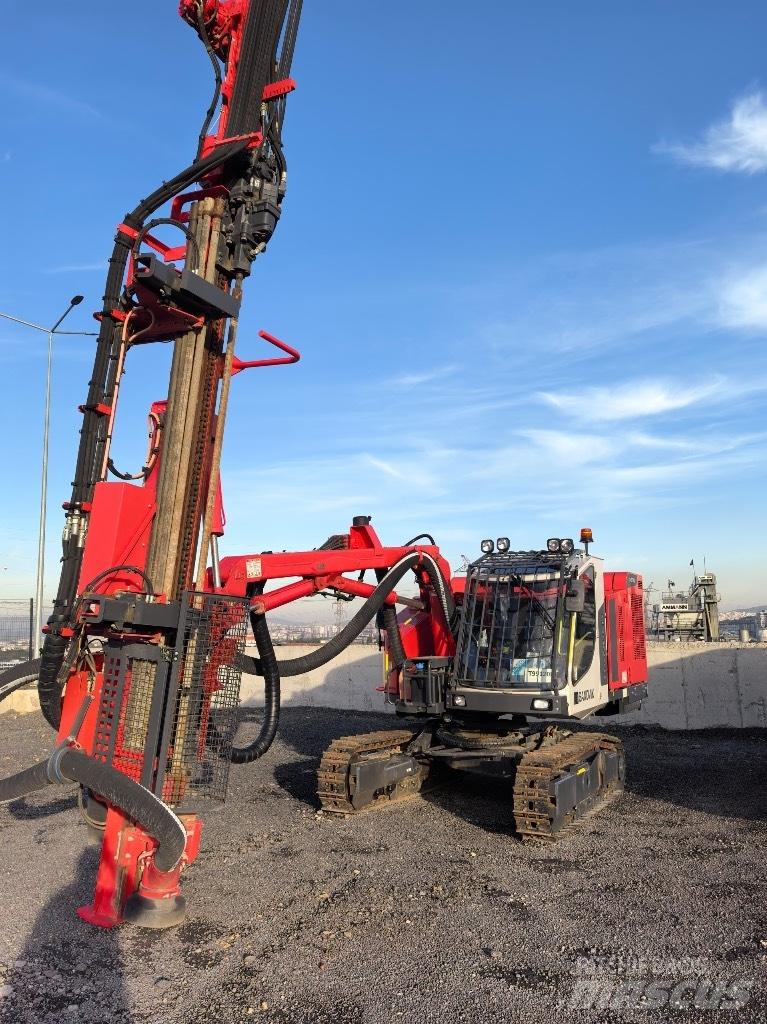 Sandvik DX 800 도로 굴착기