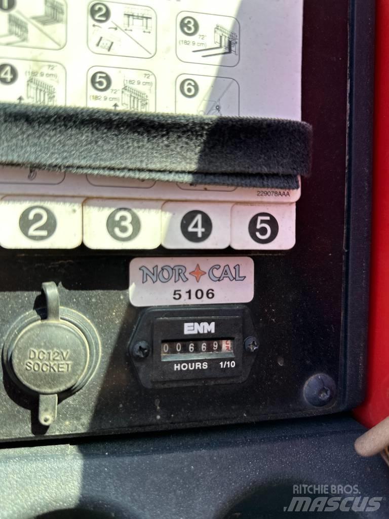 SkyJack SJ 843 텔러 핸들러