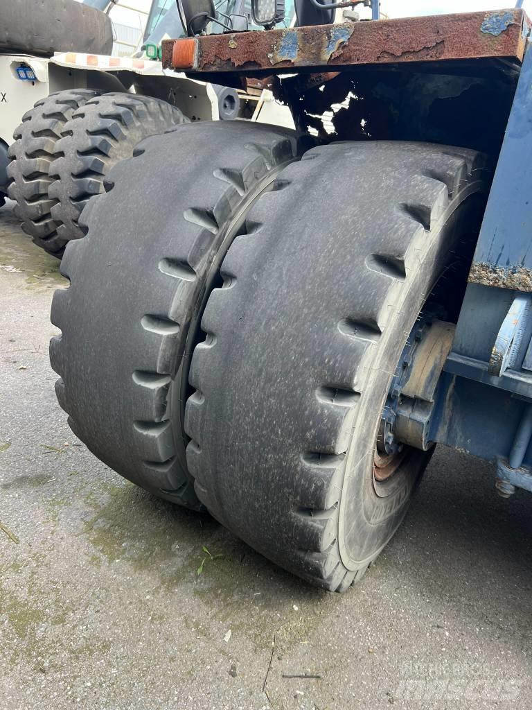 Terex TFC45 리치 스태커