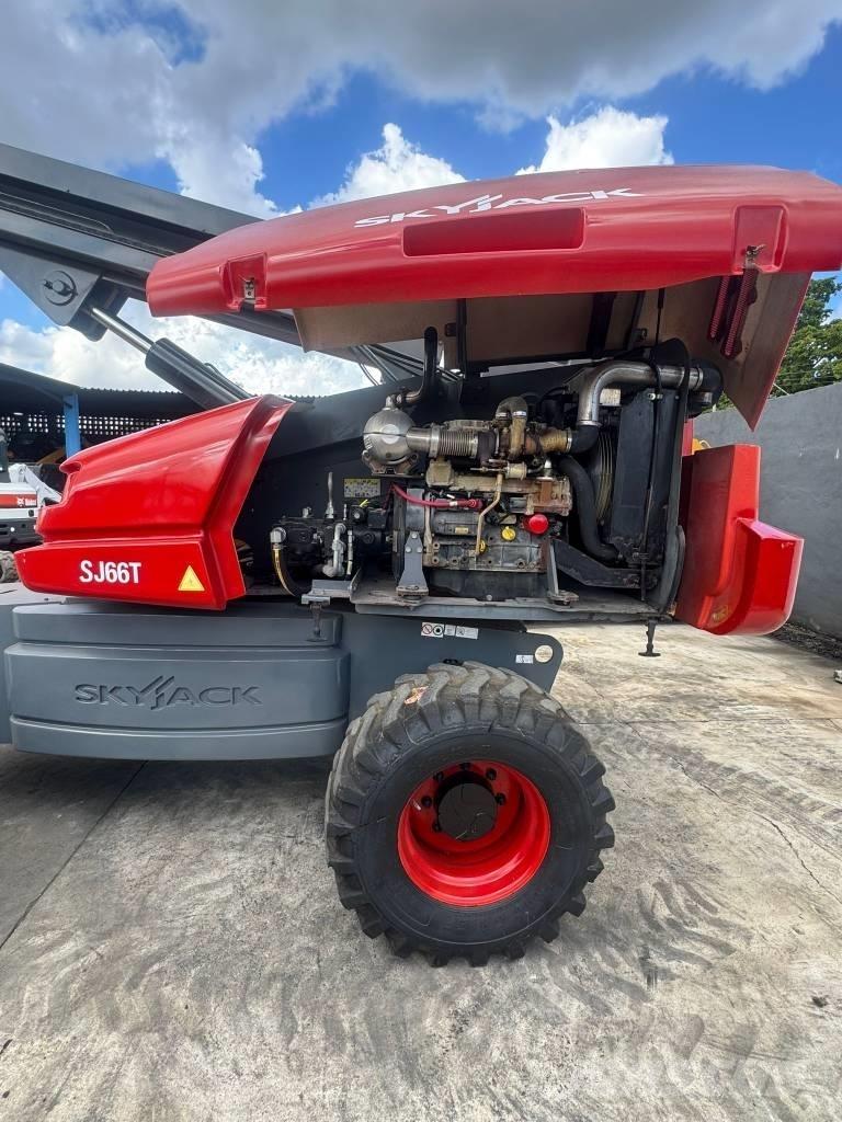 SkyJack SJ 66 T 관절형 전동이동 리프트
