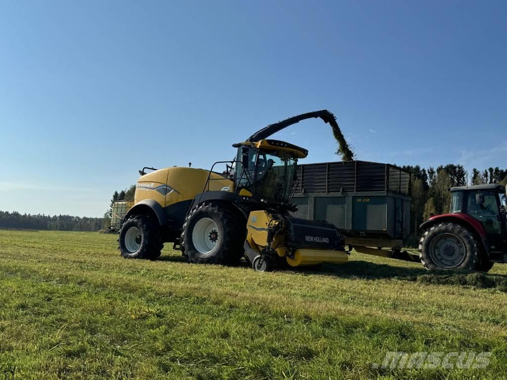 New Holland FR 550 자동 초지기계