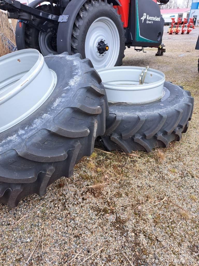  Paripyörät 520/85R42 타이어, 휠 및 림