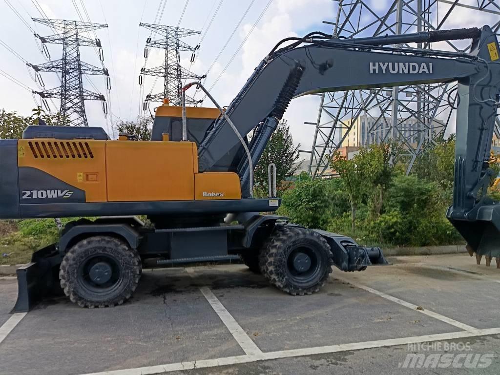 Hyundai R210W  휠 굴삭기