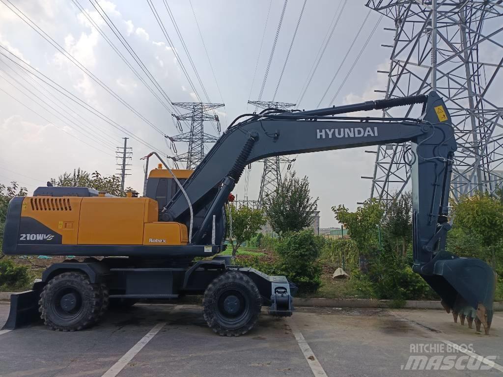 Hyundai R210W  휠 굴삭기