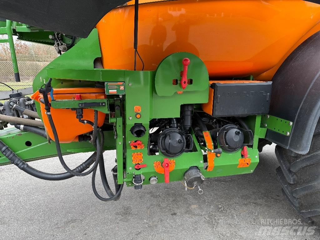 Amazone UX 11200 견인형 분무기