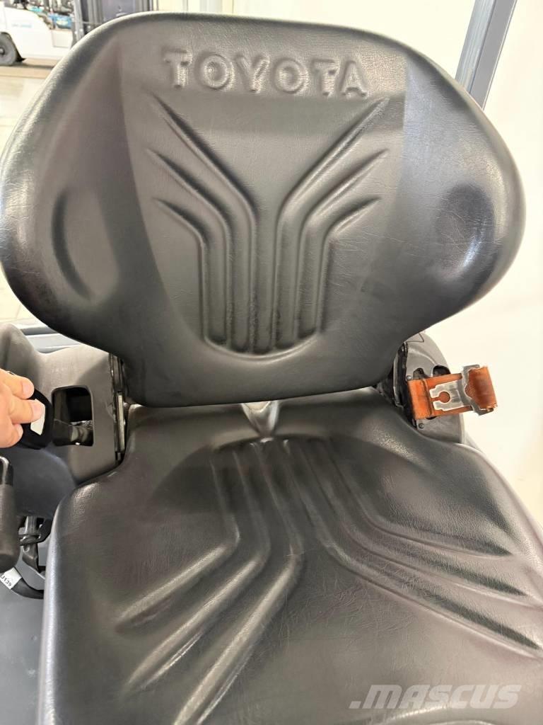 Toyota 11052 - 8FBE16T 전동 지게차