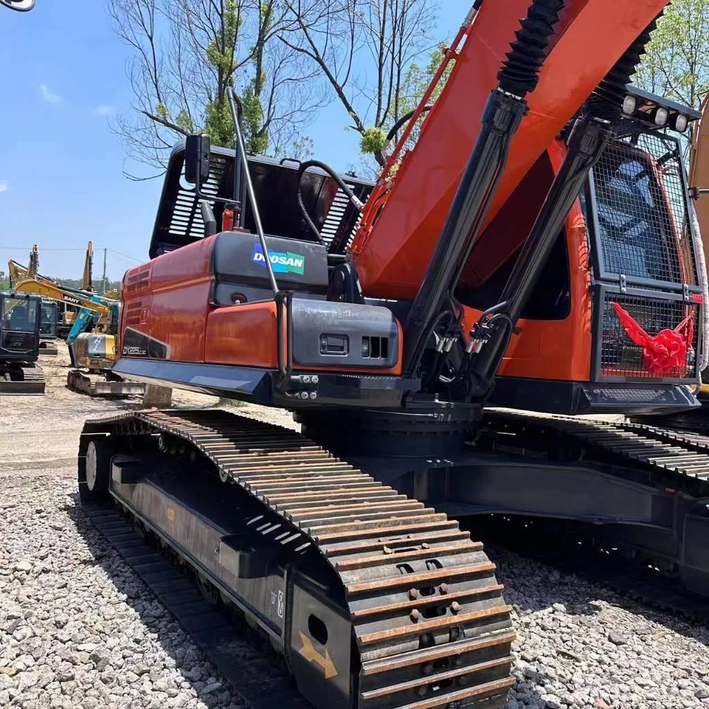 Doosan DX 225 LC 대형 굴삭기 29톤 이상