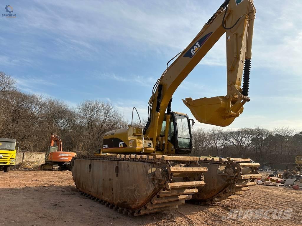 CAT 320 C L 수륙양용 굴삭기
