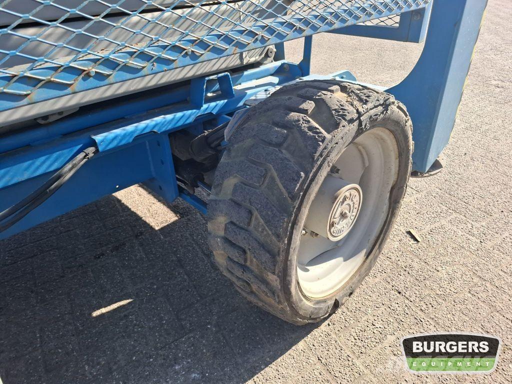 Genie GS4390 RT 가위형 리프트