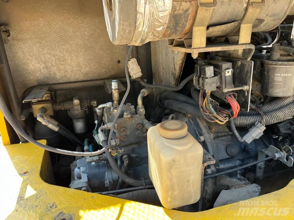 Komatsu PW 75 R  휠 굴삭기